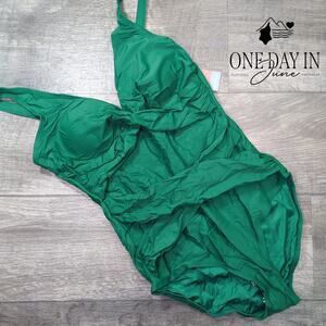 Smismivo Twist Front One Piece Swimsuit Size L